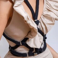 Brigade Mondaine - FIGURE OF A <br /><strong> Tazuki Harnais Noir</strong> 10 Brigade Mondaine - FIGURE OF A <br /><strong> Tazuki Harnais Noir</strong> -BRIGADE MONDAINE Boutique 04