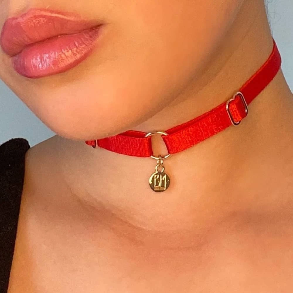 Brigade Mondaine - BRIGADE MONDAINE Signature <br /><strong> Collier O Bondage Rouge </strong> 4 Brigade Mondaine - BRIGADE MONDAINE Signature <br /><strong> Collier O Bondage Rouge </strong> – Image 2