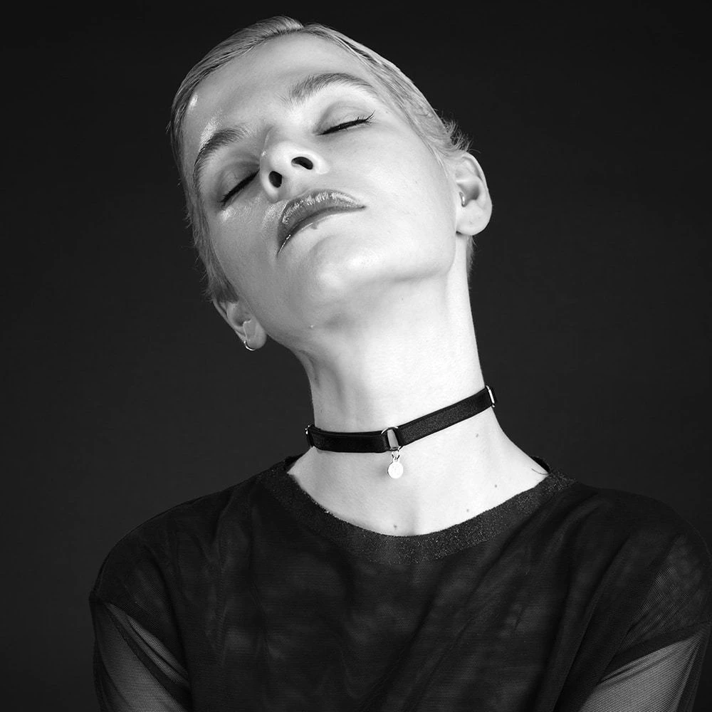 Brigade Mondaine - BRIGADE MONDAINE Signature <br /><strong> Collier O Bondage Rouge </strong> 7 Brigade Mondaine - BRIGADE MONDAINE Signature <br /><strong> Collier O Bondage Rouge </strong> – Image 5